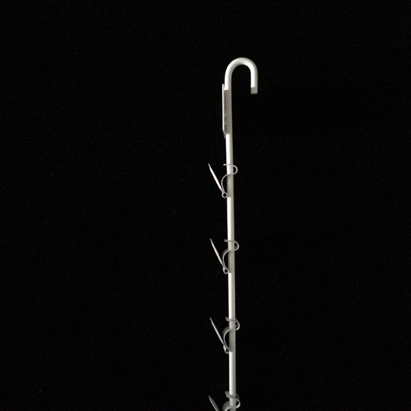 store displaying metal clip strip EGHS0119